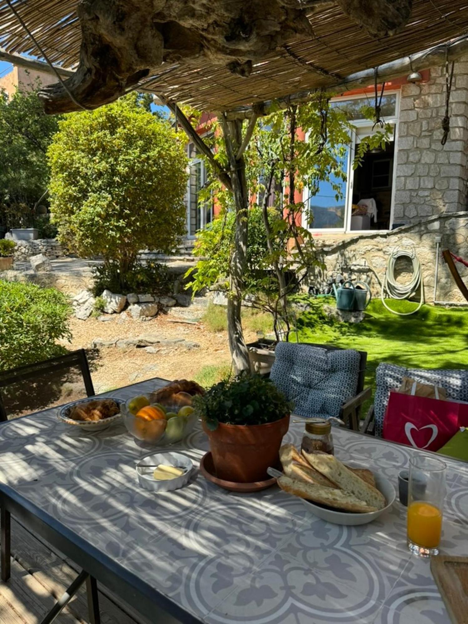 T3 Avec Jardin Dans Rocaille * Cassis